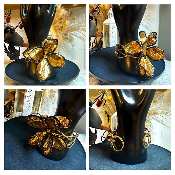 Jewelry - ✨Brand New✨18K Gold Plated Stainless Steel Flower Open Bracelet